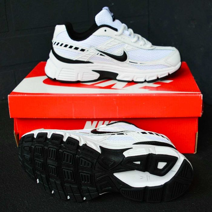 Nike Initiator White black білі з чорним кросівки жіночі найк кроссовки кросовки
