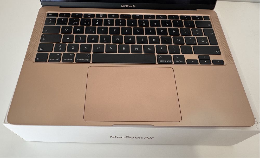 MacBook Air i3 2020 Gold 13” / 1,1 GHz / 8GB / 256GB