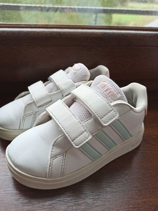 Adidasy dziewczęce 25,5