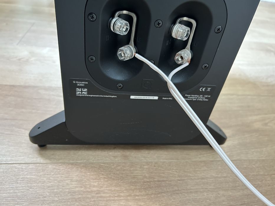 Colunas QAcoustics 3050