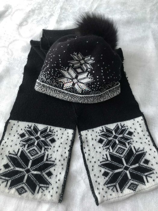 Шапка и шарф тёплый зимний набор с бубоном и узором шерсть 60% LEKS