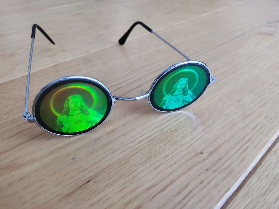 Okularki typu Lenonki z hologramem Jezusa  - gadżet.