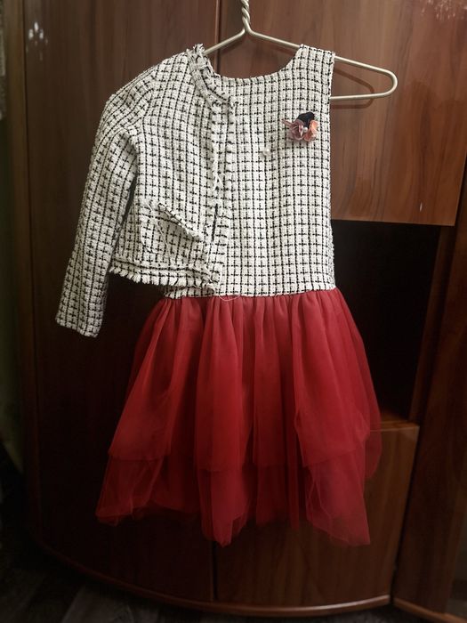 Сукні на прокат та можливо з подальшим викупом.Дрес кодові та звичайні