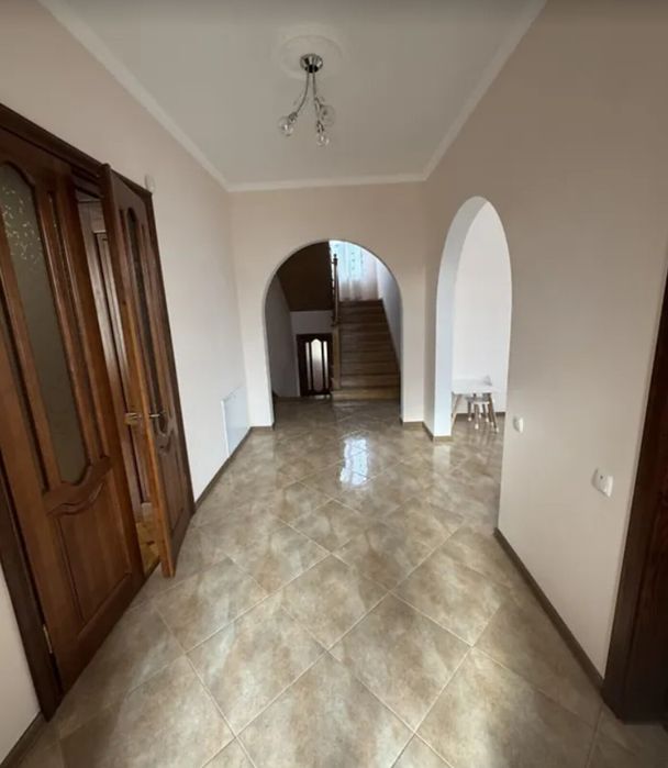 Продаж 2 поверхового будинку в Підгородньому