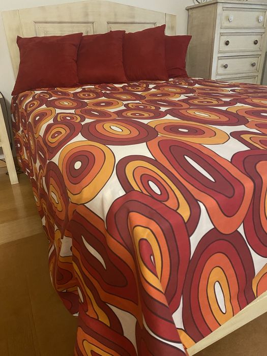 Almofafas , tapetes e capa de edredon,para quarto casal