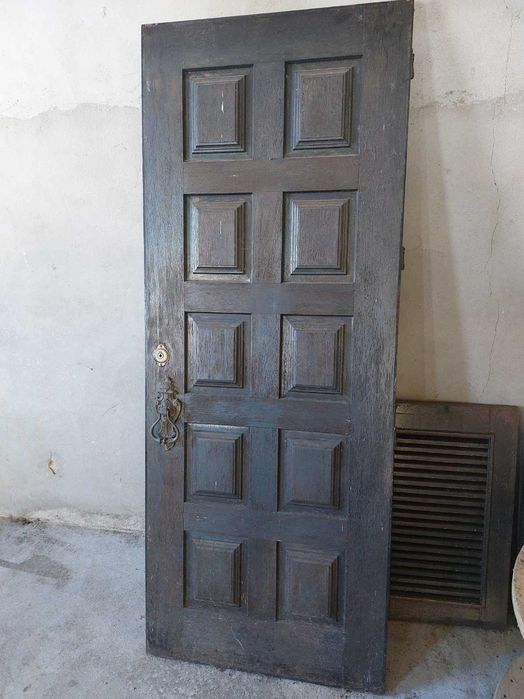Porta de madeira maciça