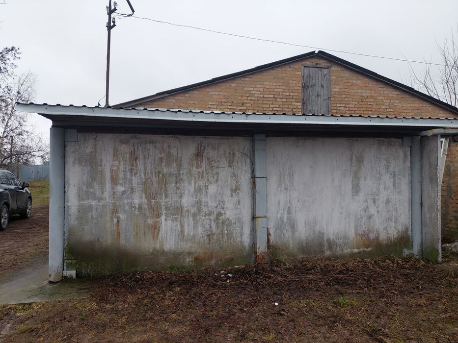 Гараж в селі Старе
