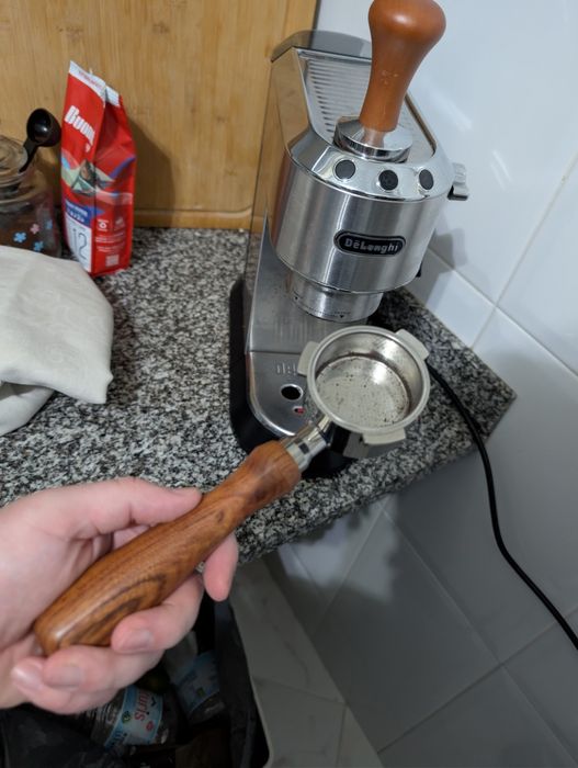 Maquina café Delonghi com manípulo barista Pro
