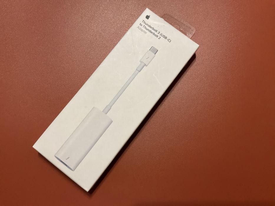 Адаптер Apple Thunderbolt 3 (USB-C) to Thunderbolt 2 (MMEL2)