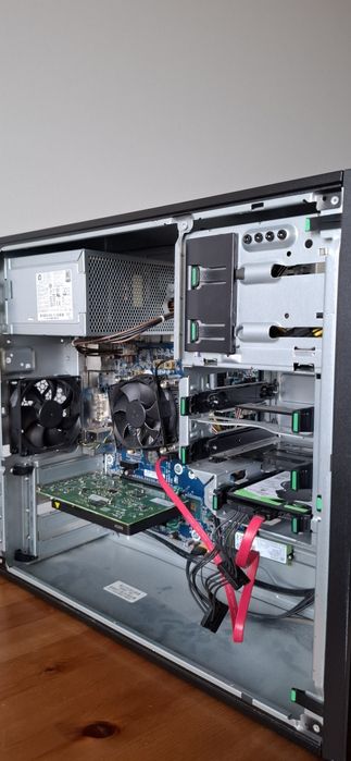 Komputer HP Z240 Tower Workstation + Monitor Benq 24 Cale + klawiatura