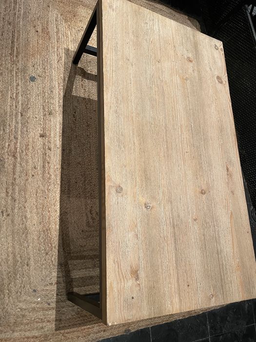 Mesa de centro – estilo industrial/rústico