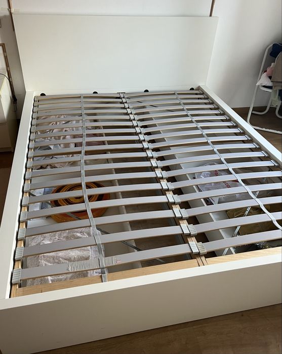 Cama casal com 4 gavetões