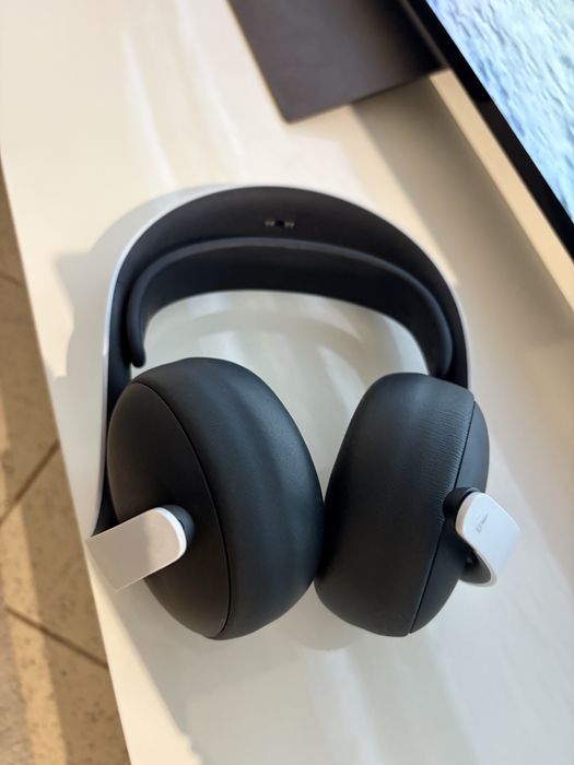 Playstation 5 Pro + Base Vertical e Comando