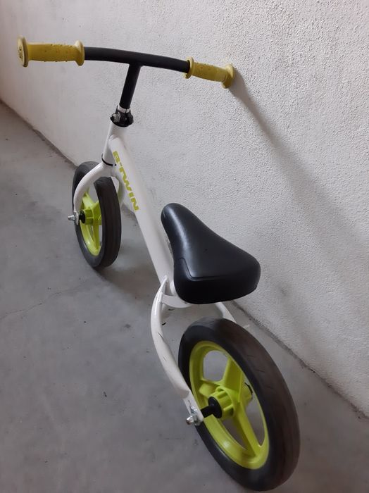Bicicleta de equilíbrio sem pedais