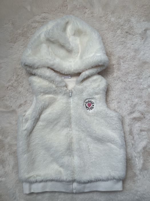 Тепленька безрукавка з капюшоном