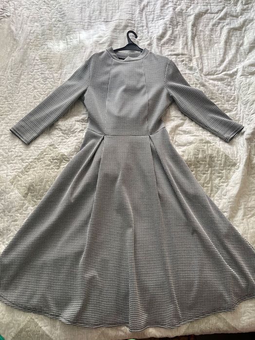 Сукня жіноча довжина міді