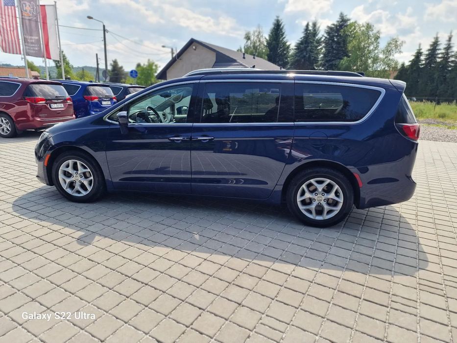 Chrysler Pacifica Faktura vat, wersja 8 osób