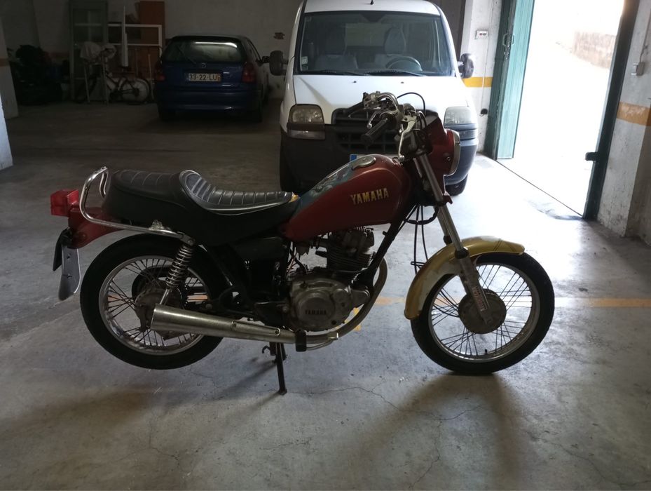 Moto  com documentos