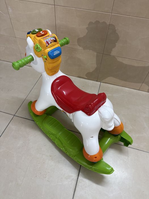 Cavalo baloiço para criança da Clementoni