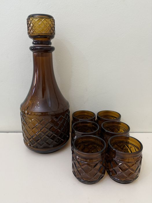 Conjunto de garrafa de whisky e 6 copos de shot de vidro castanho