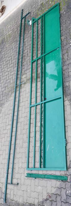 Portão de correr e gradeamento