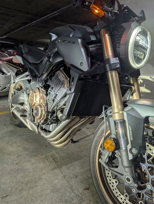 Honda Cb650r 2023 - Gray - 2500kms