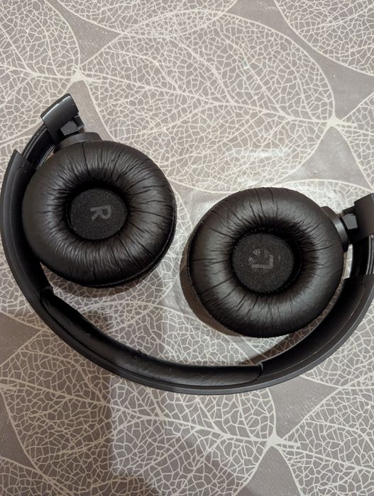 Продам навушникиJBL