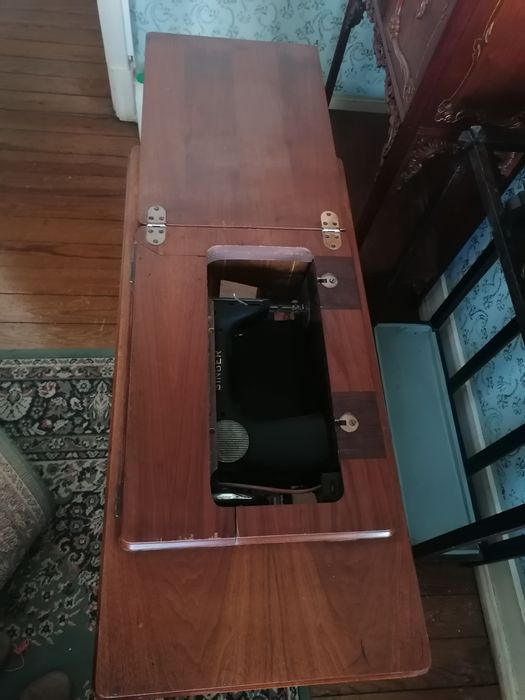 Máquina de costura Singer antiga com acessórios e instruções originais - Classe 201k