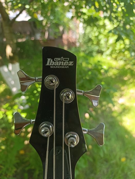 Бас-гітара ibanez 4 струнна.