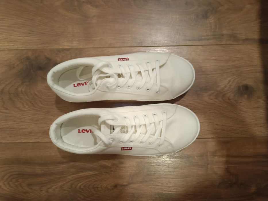 Tênis brancos Levi's novos