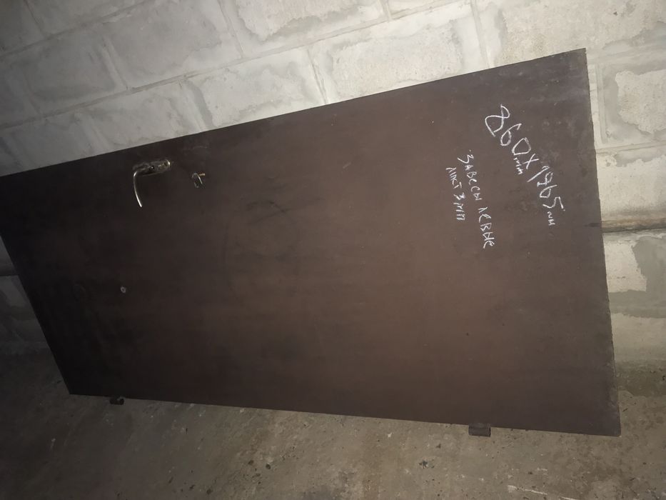 Продаются железные двери