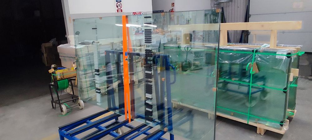 Szyby hartowane  malowane, nowe.