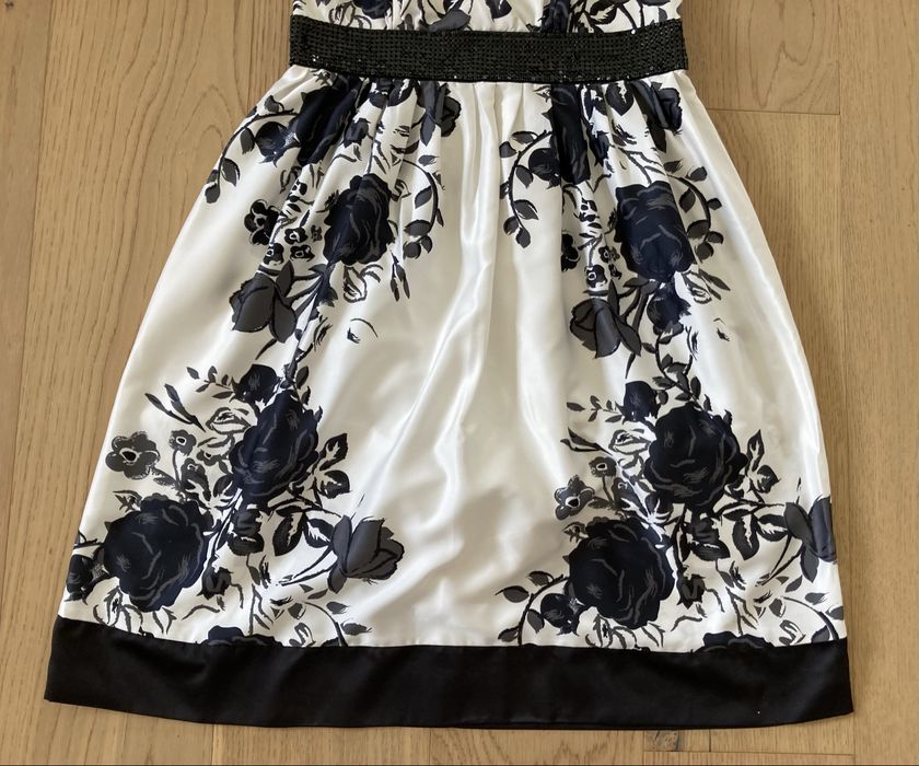 Sukienka biała w czarne kwiaty elegancka Vero Moda r. 38