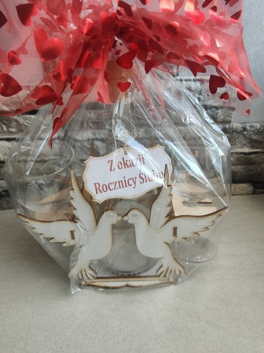 Prezent rocznica ślubu młoda para nowe