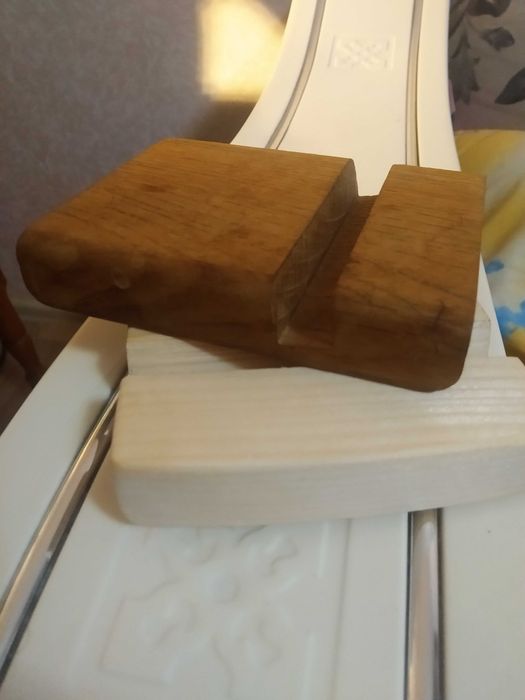 Підставка для телефону, дерево