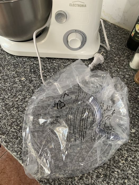 Batedeira/robot Electronia Yumi