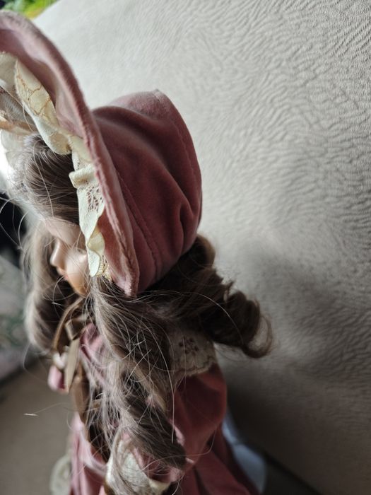 Lalka kolekcjonerska z serii "Puppenstube" marki Gilde Handwerk