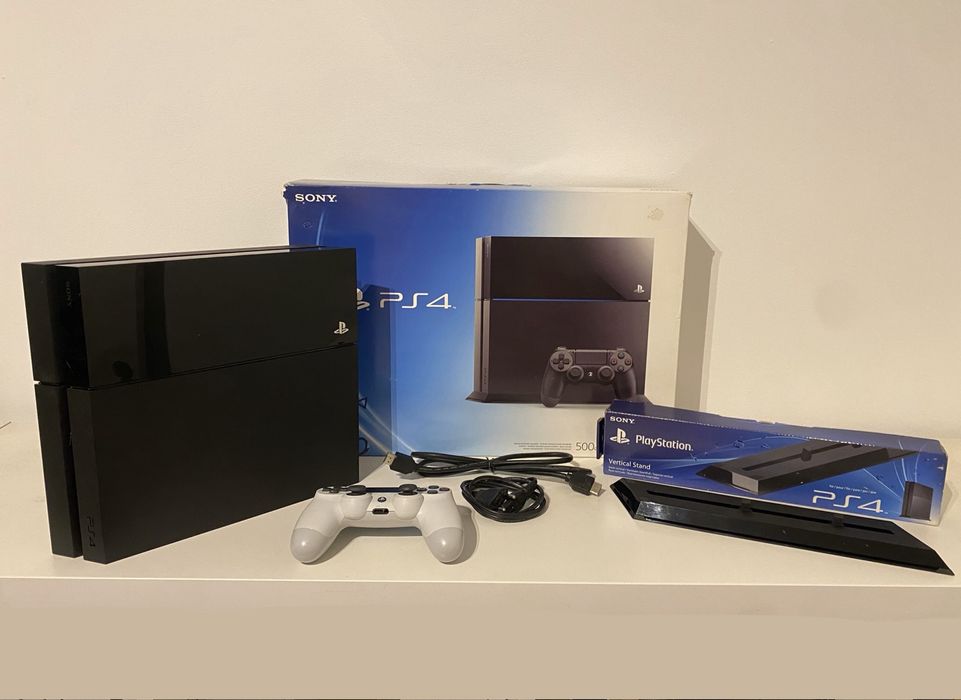 PS4 + Comando + Suporte