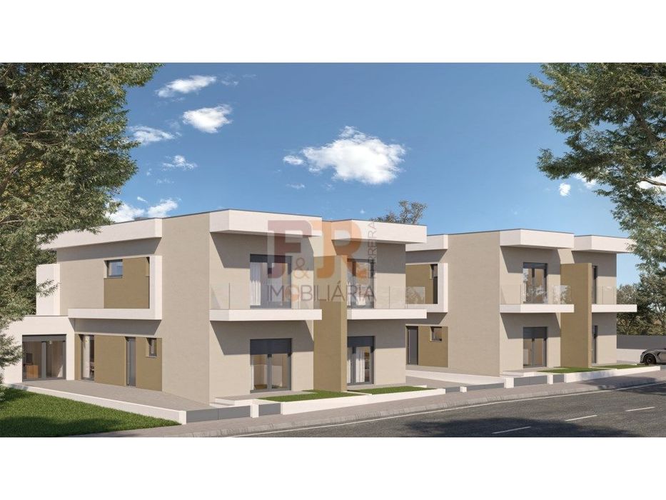 Moradia Geminada T3 em Fernão Ferro - Oportunidade Única!**