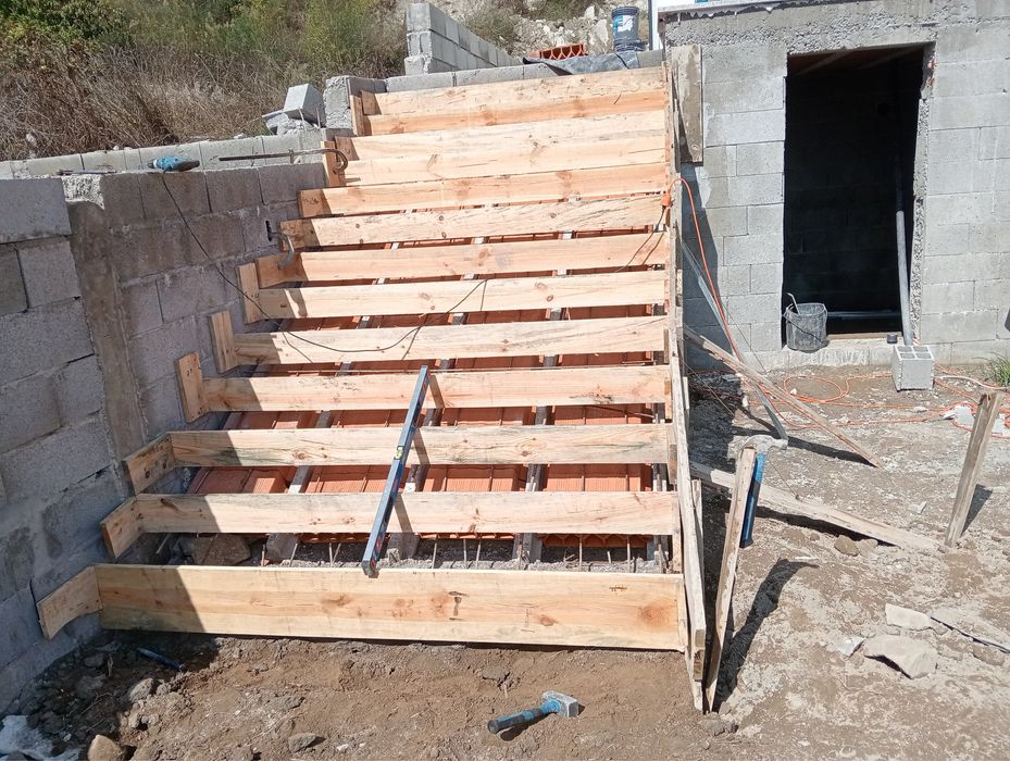 Serviços de trolha  remodelaçoes e construção