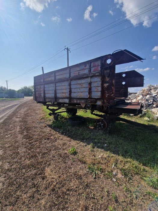 Прицец кормороздавач КТУ - 10
