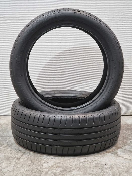 2 Pneus 225/45R18 BRIDGESTONE Semi Novos