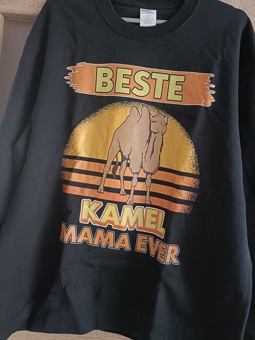 Czarna bluza z nadrukiem