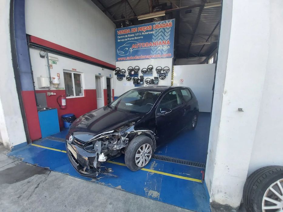 Volkswagen Golf VI 1.6 TDI de 2008 ás peças.