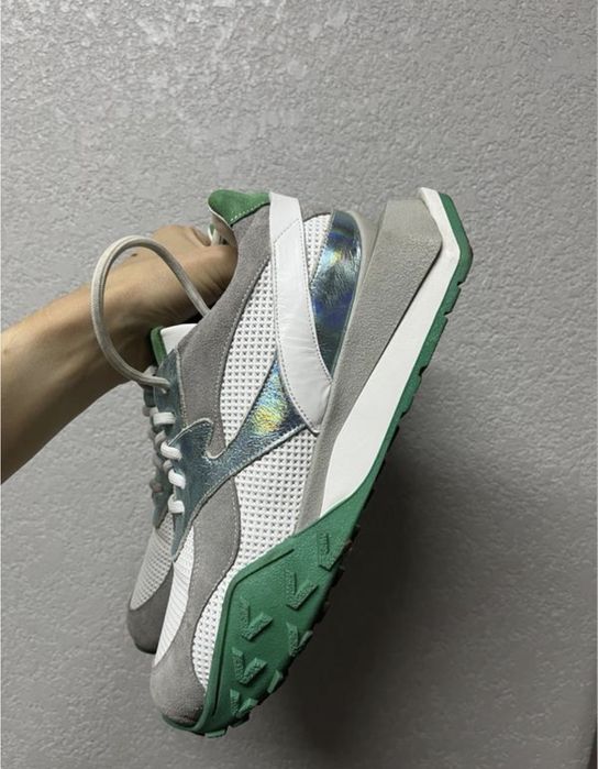 Кросівки жіночі,шкіряні