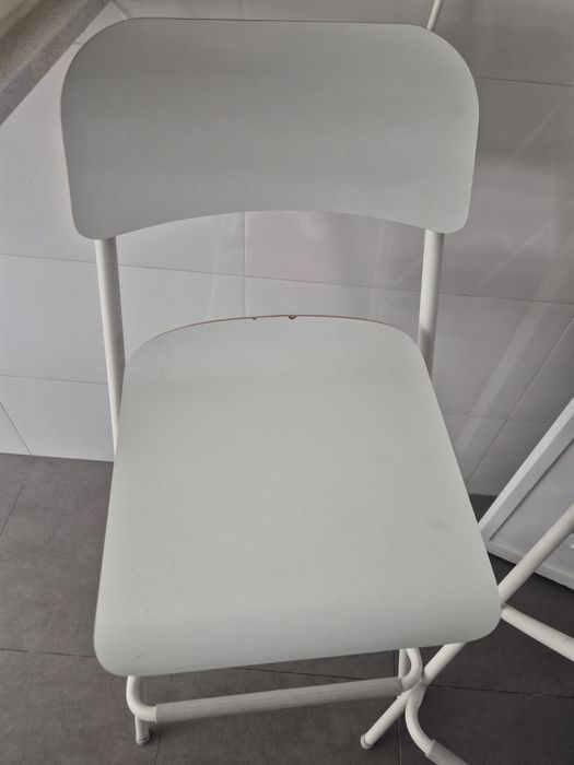 Bancos Altos de Cozinha com Encosto