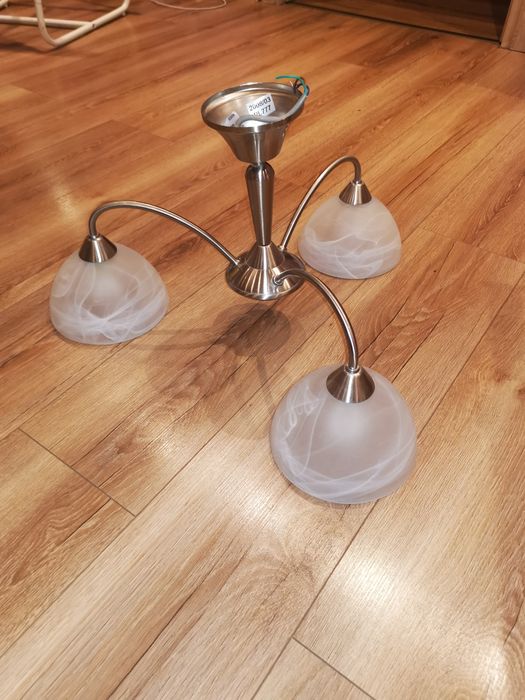 Lampa sufitowa do salonu.