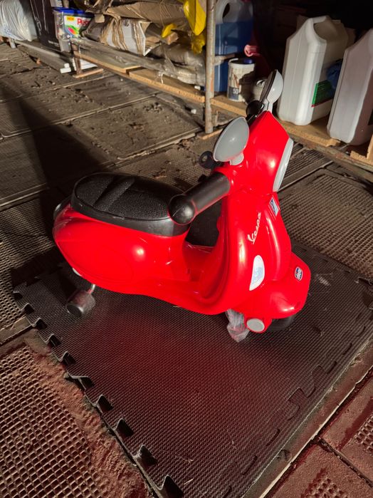 Skuter jeździk Vespa Primavera Chicco