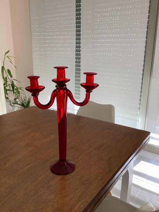 Castiçal em vidro vermelho