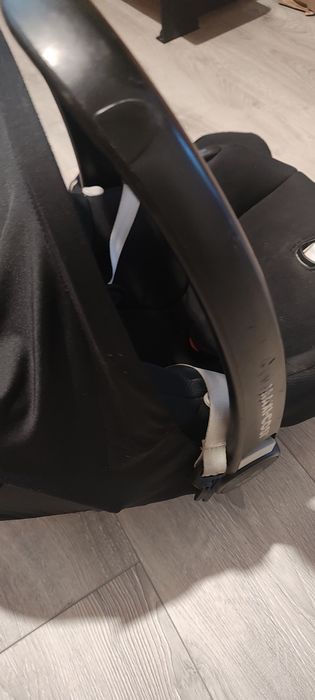 Fotelik dla niemowlaków z isofixem oraz śpiworkiem